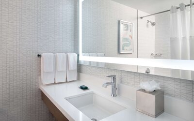 DoubleTree by Hilton Chicago - North Shore Conference Center