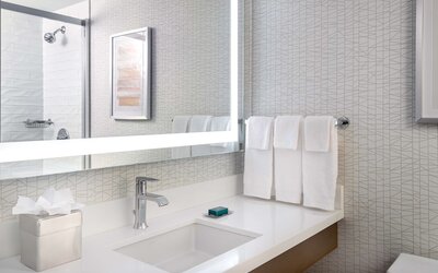 DoubleTree by Hilton Chicago - North Shore Conference Center