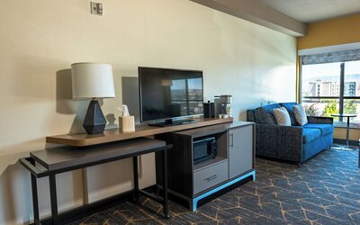Holiday Inn & Suites Oakland Airport by IHG