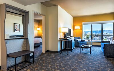 Holiday Inn & Suites Oakland Airport by IHG