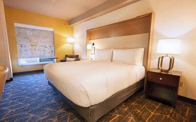Holiday Inn & Suites Oakland Airport by IHG