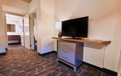 Holiday Inn & Suites Oakland Airport by IHG