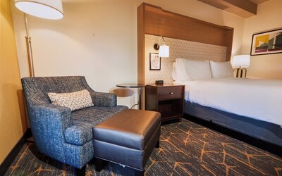 Holiday Inn & Suites Oakland Airport by IHG