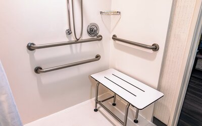 Holiday Inn & Suites Oakland Airport by IHG