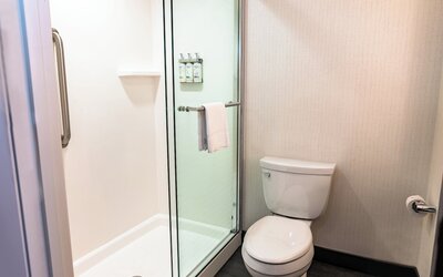 Holiday Inn & Suites Oakland Airport by IHG