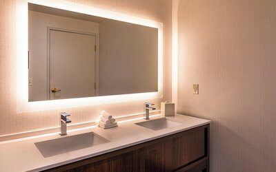 Holiday Inn & Suites Oakland Airport by IHG