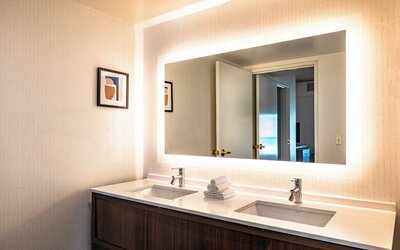 Holiday Inn & Suites Oakland Airport by IHG