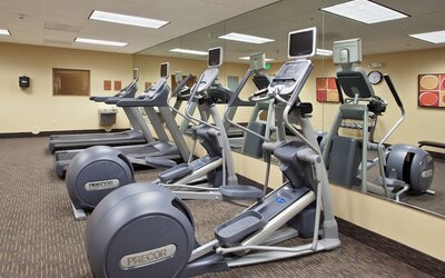 Holiday Inn & Suites Oakland Airport by IHG