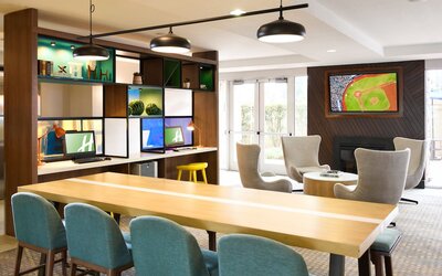 Holiday Inn & Suites Oakland Airport by IHG