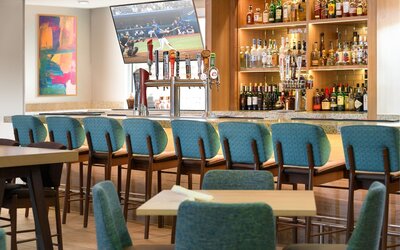 Holiday Inn & Suites Oakland Airport by IHG