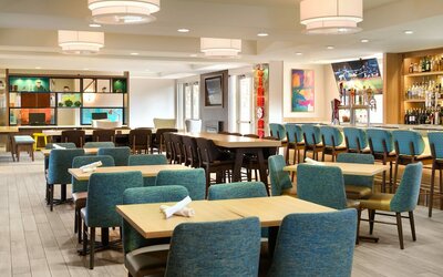 Holiday Inn & Suites Oakland Airport by IHG