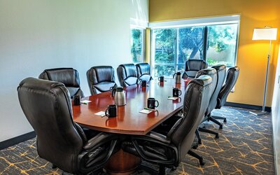 Holiday Inn & Suites Oakland Airport by IHG
