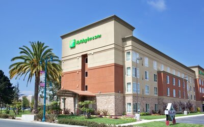 Holiday Inn & Suites Oakland Airport by IHG