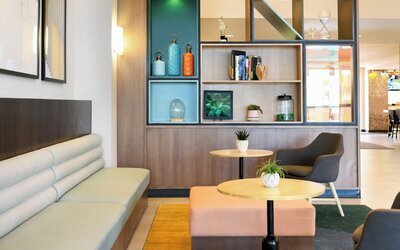 Holiday Inn & Suites Oakland Airport by IHG