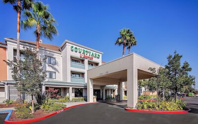 Courtyard by Marriott Oakland Airport