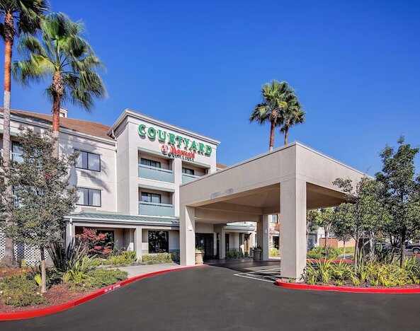 Courtyard by Marriott Oakland Airport