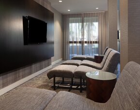 Courtyard by Marriott Oakland Airport