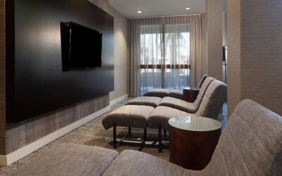 Courtyard by Marriott Oakland Airport