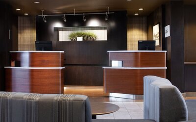 Courtyard by Marriott Oakland Airport