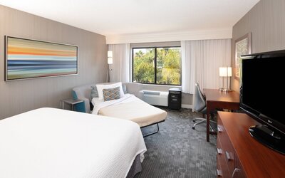 Courtyard by Marriott Oakland Airport