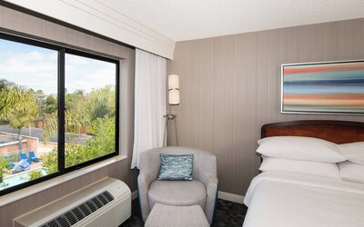 Courtyard by Marriott Oakland Airport