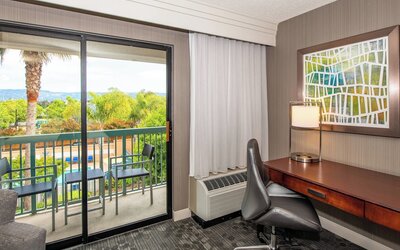 Courtyard by Marriott Oakland Airport