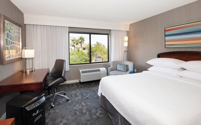 Courtyard by Marriott Oakland Airport