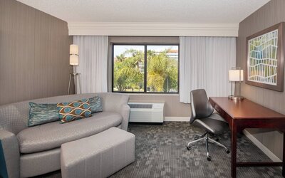 Courtyard by Marriott Oakland Airport