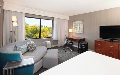 Courtyard by Marriott Oakland Airport