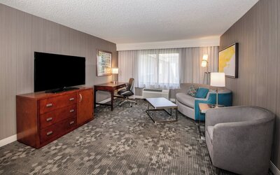 Courtyard by Marriott Oakland Airport