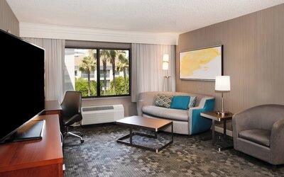 Courtyard by Marriott Oakland Airport