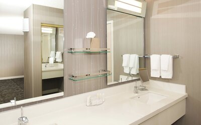 Courtyard by Marriott Oakland Airport