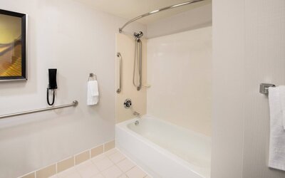 Courtyard by Marriott Oakland Airport