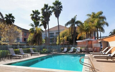 Courtyard by Marriott Oakland Airport