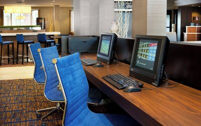 Courtyard by Marriott Oakland Airport