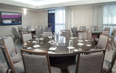 Courtyard by Marriott Oakland Airport