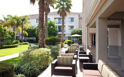 Courtyard by Marriott Oakland Airport