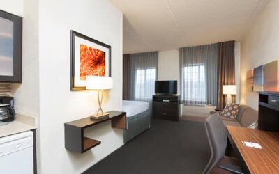 Staybridge Suites Chicago-Oakbrook Terrace by IHG