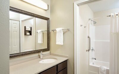 Staybridge Suites Chicago-Oakbrook Terrace by IHG