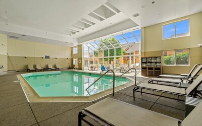 Chicago Club Inn & Suites