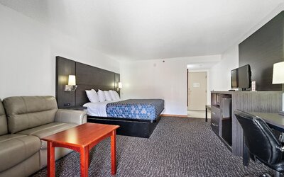 Chicago Club Inn & Suites
