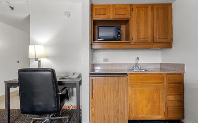 Chicago Club Inn & Suites
