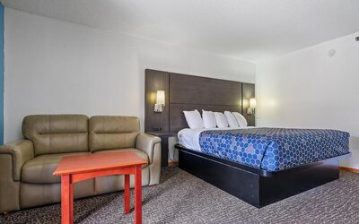 Chicago Club Inn & Suites