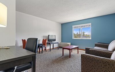 Chicago Club Inn & Suites