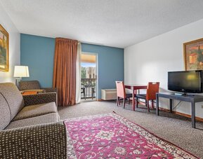 Chicago Club Inn & Suites