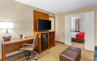 Comfort Suites Oakbrook Terrace near Oakbrook Center