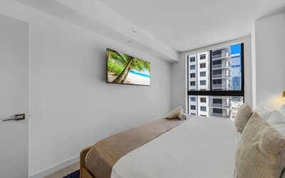 Sky-High 25th Floor 1-BR in Miami