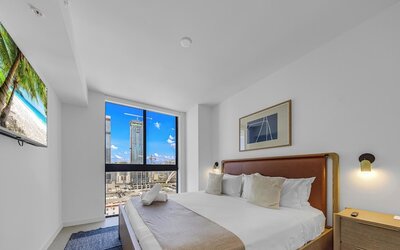 Sky-High 25th Floor 1-BR in Miami
