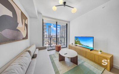 Sky-High 25th Floor 1-BR in Miami
