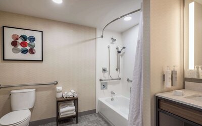 Hilton Garden Inn Chicago / Oak Brook